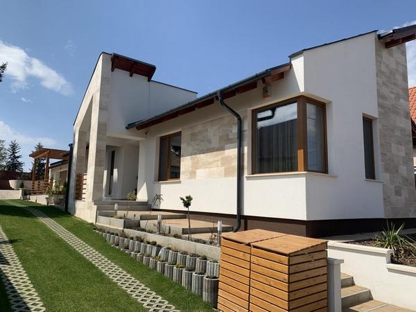 HOMLOKZATI SZIGETELÉS<br>TETŐ SZIGETELÉS<br>NYÍLÁSZÁRÓ CSERE